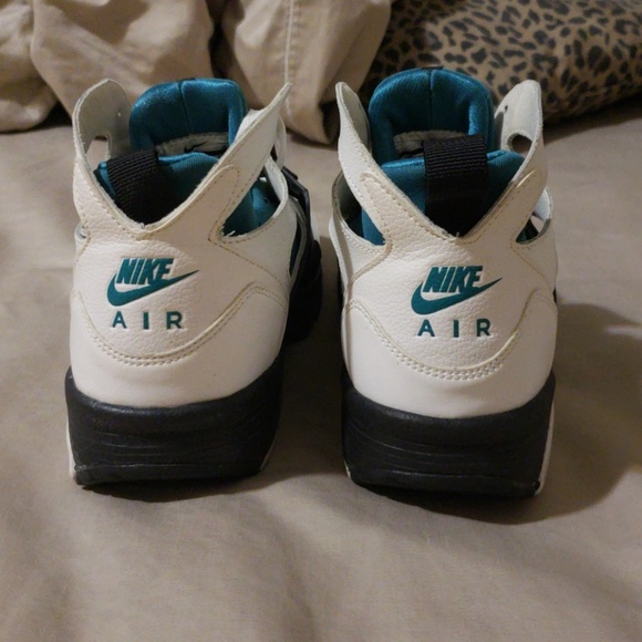 Nike - Picture 4 of 8